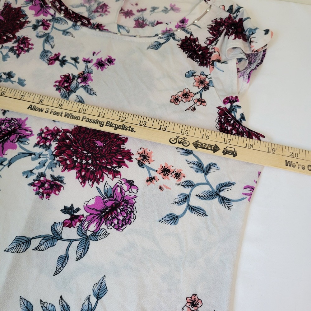 Candies Womens Floral Pearl Neck Flutter Sleeve Blouse Top Purple White Size M - Picture 7 of 7